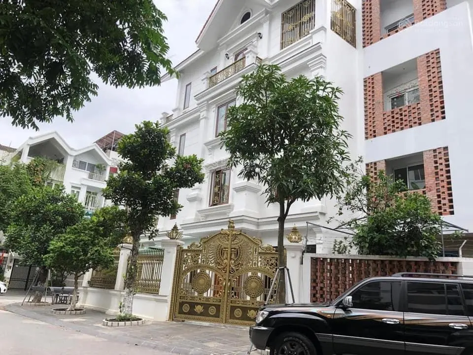 Nhà đẹp nét căng - Từ Hoa - 172m2 x 3T, MT 9m - Mặt ngõ ô tô tránh - thông ra Hồ Tây
