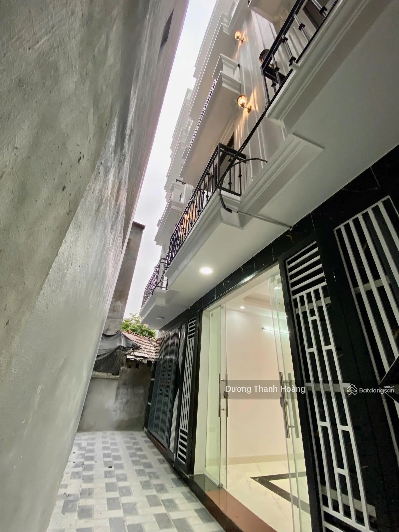 Cần bán nhà mới Thạch Bàn xây mới 30m2 x 5 tầng, giá chỉ hơn 4 tỷ chút