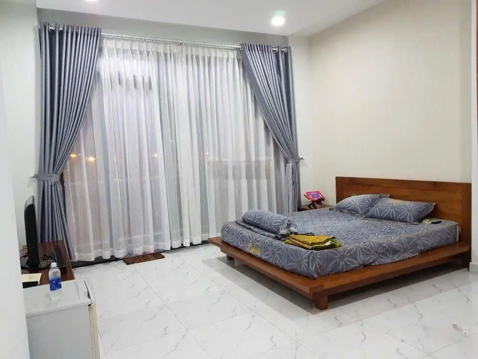 Nhà mới, 4 tầng (4x18m), trước nhà 5m, gần sát MT Bùi Minh Trực P6 Q8 giá chỉ 8tỷ2