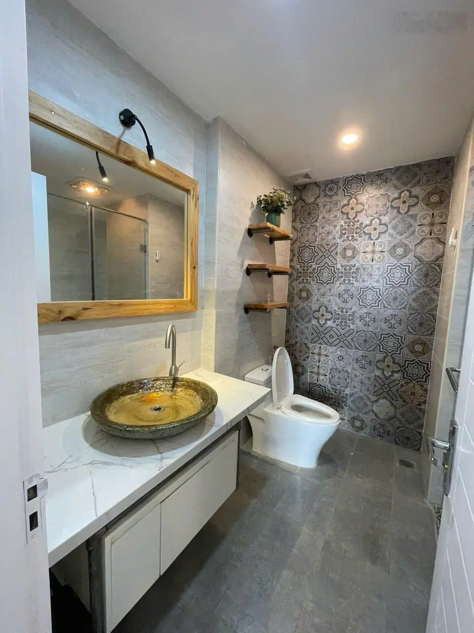Bán căn hộ tầng cao tòa A2, 79m2, 2 ngủ đã cải tạo rất đẹp tại Vinhomes Gardenia. LH: 0398 195 ***