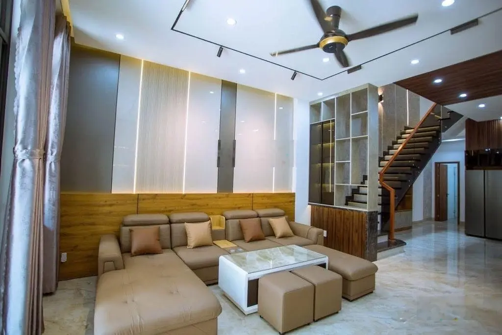 Nhà 3 tầng 7.6 tỷ thương lượng , gần hoàn thiện, 100m2 Hà Bồng - Hòa Xuân. Sách vali vào ở ngay