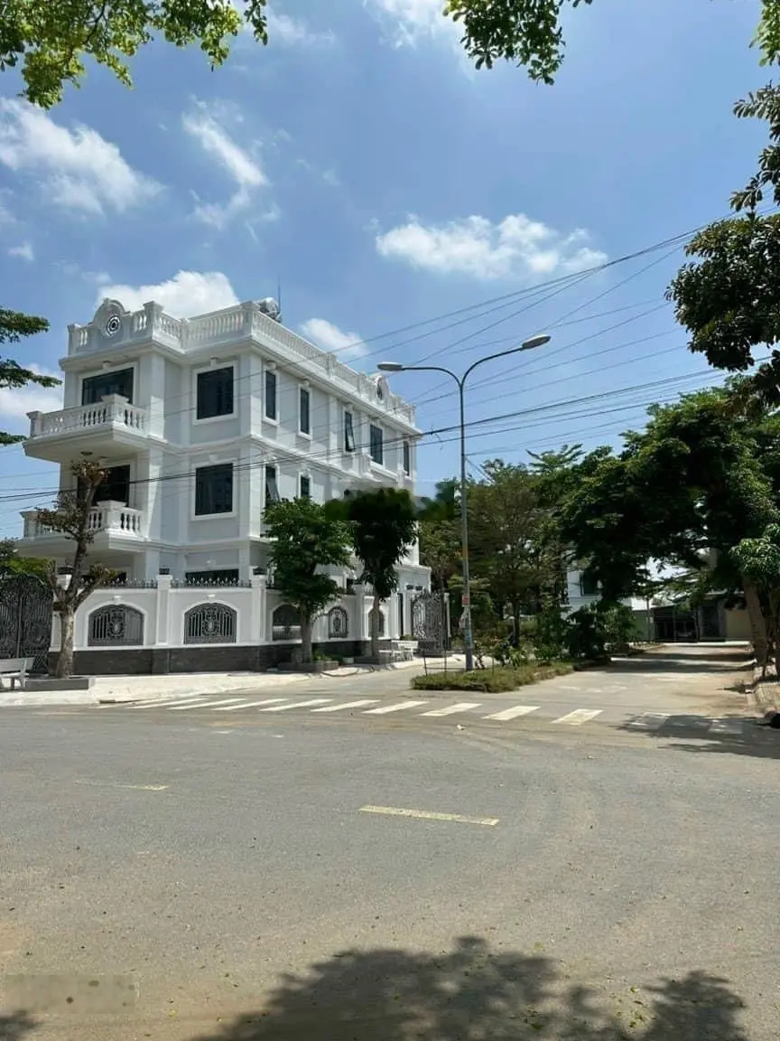 Bán nhanh lô góc vị trí đẹp tại dự án Thời Báo Kinh Tế SG hẻm 68 Bưng Ông Thoàn, P. Phú Hữu, TP TD