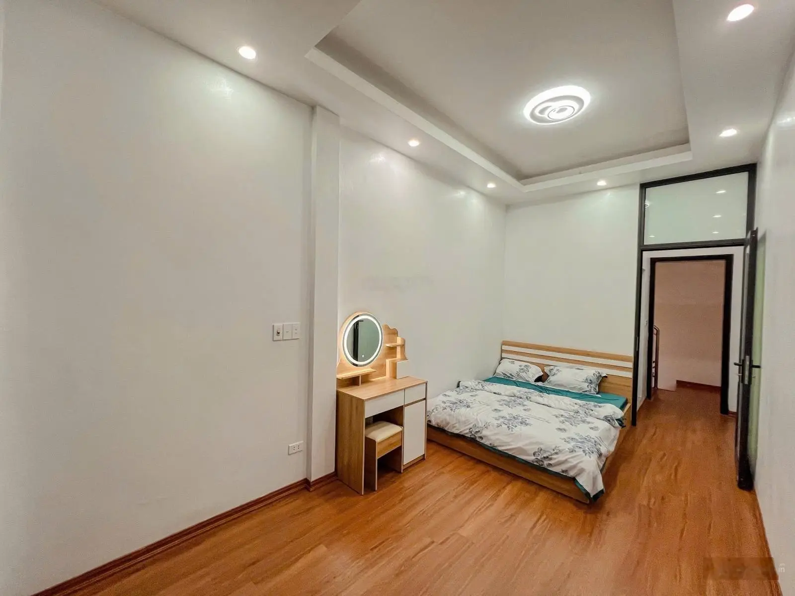 bán nhà SIÊU PHẨM, nhà LÔ GÓC - Ô TÔ Tránh . 33m2, 4T, MT 3,7m