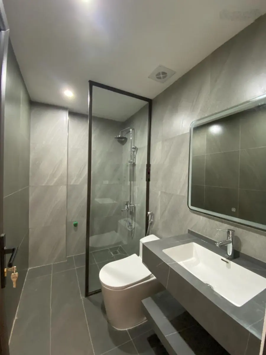 Bán Gấp nhà phân lô Đường 800A cầu giấy víp 50m2 x 8 tầng mặt tiền 4,5m ô tô vào nhà