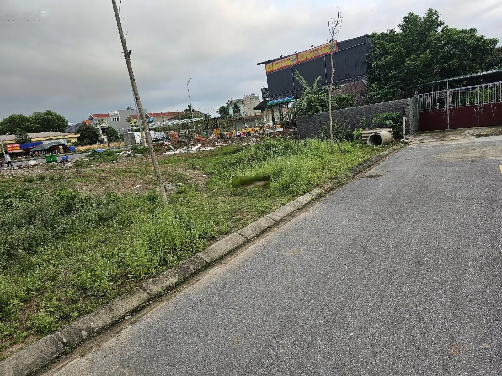 80m2 hướng đông nam, không vướng, không lỗi. Giá để bán 2.2 tỷ.