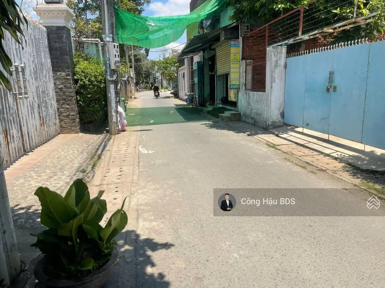 Nhà Lầu Trệt- Sổ Hoàn Công. DT: 106M2. (4x 26.5M). Đường nhựa 5M Thông. Cách QL 1K chỉ 100M.