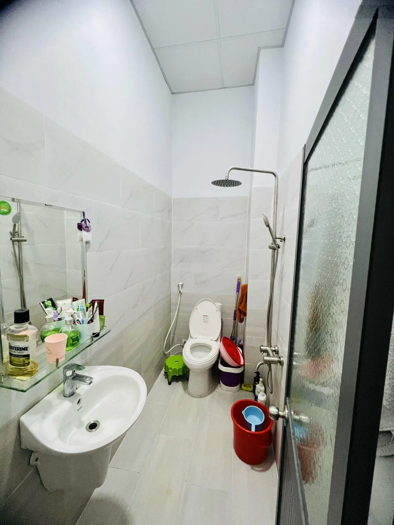Cần bán căn nhà mới, 1 trệt 1 lầu gần chợ, hồ bơi Phương Nam. Sổ riêng thổ cư giá chỉ 2 tỷ 850