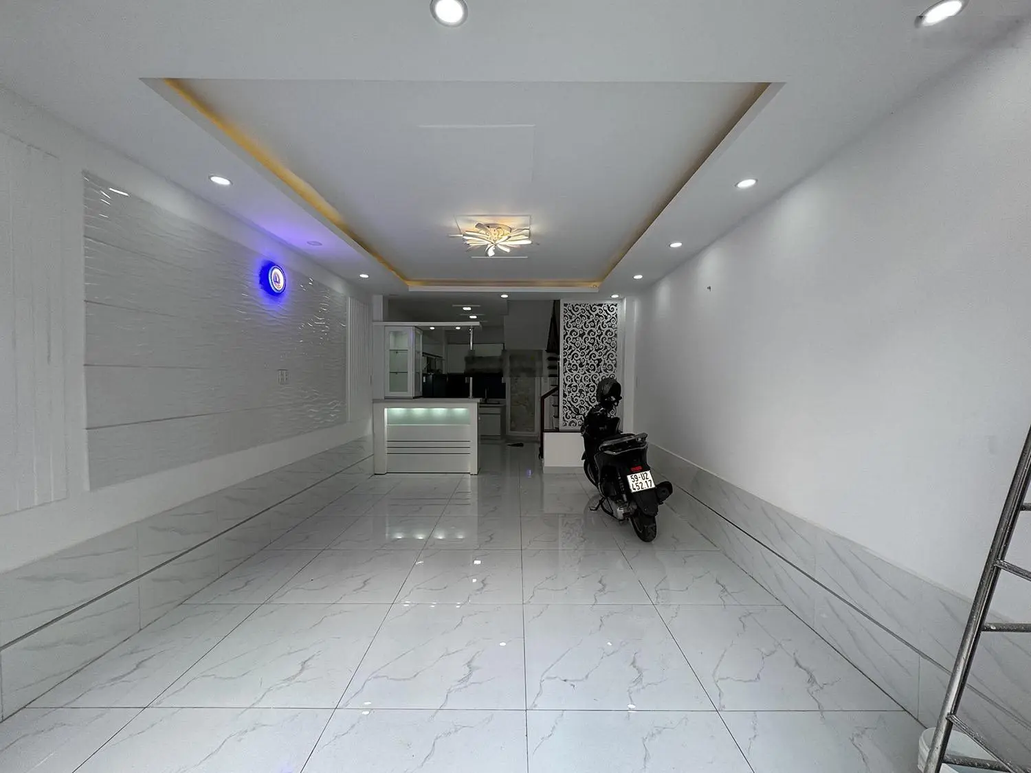 Nhà phố Trệt,3 lầu, sân thượng, mới 100%, 4 phòng ngủ, hẻm xe hơi đổ cửa khu VIP Nguyễn Thượng Hiền