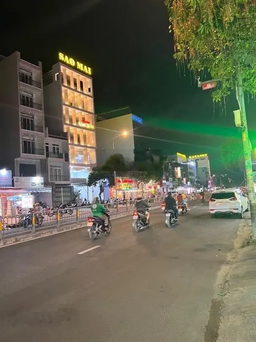 Mặt tiền siêu kinh doanh - 560m2 - rẻ nhất thị trường - đường lớn 32m- vỉa hè 8m - cho thuê 100tr
