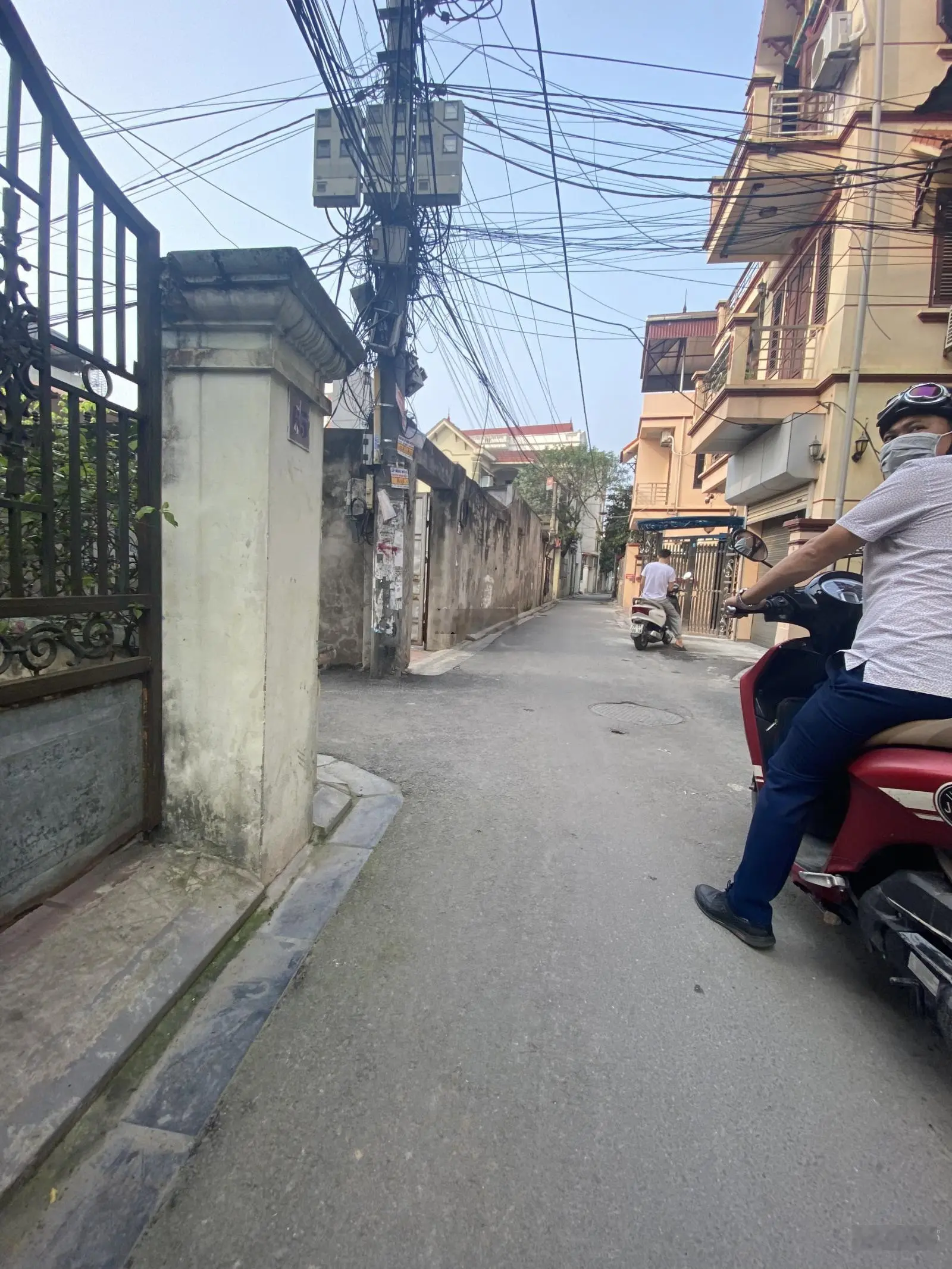 Bán nhà 3 tầng lô góc đường thông ô tô kim chung đông anh.