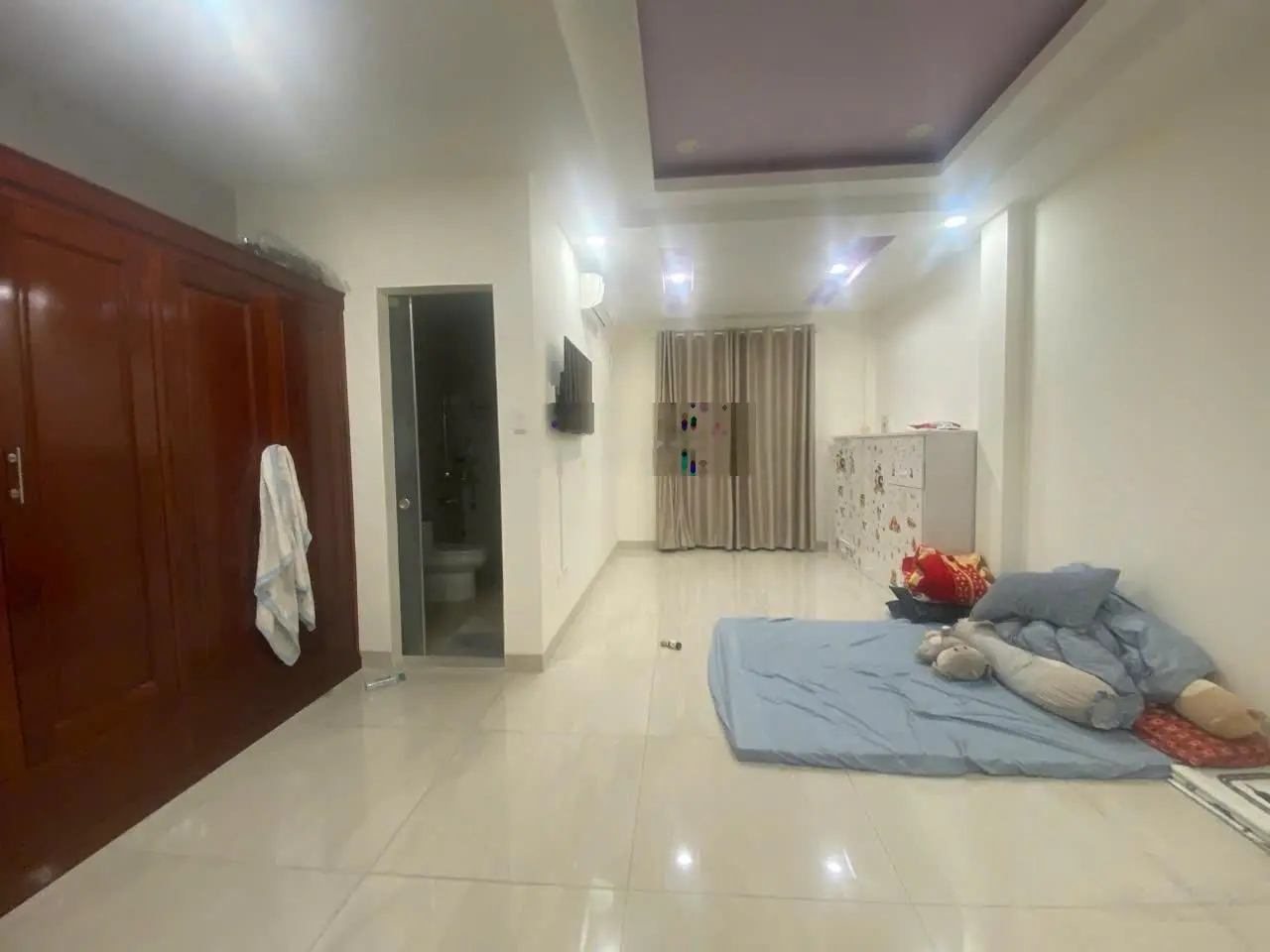 Bán nhà 4 tầng mặt tiền đường Võ Văn Kiệt DT 100m2, có sẵn điện năng lượng, để lại nội thất có TL