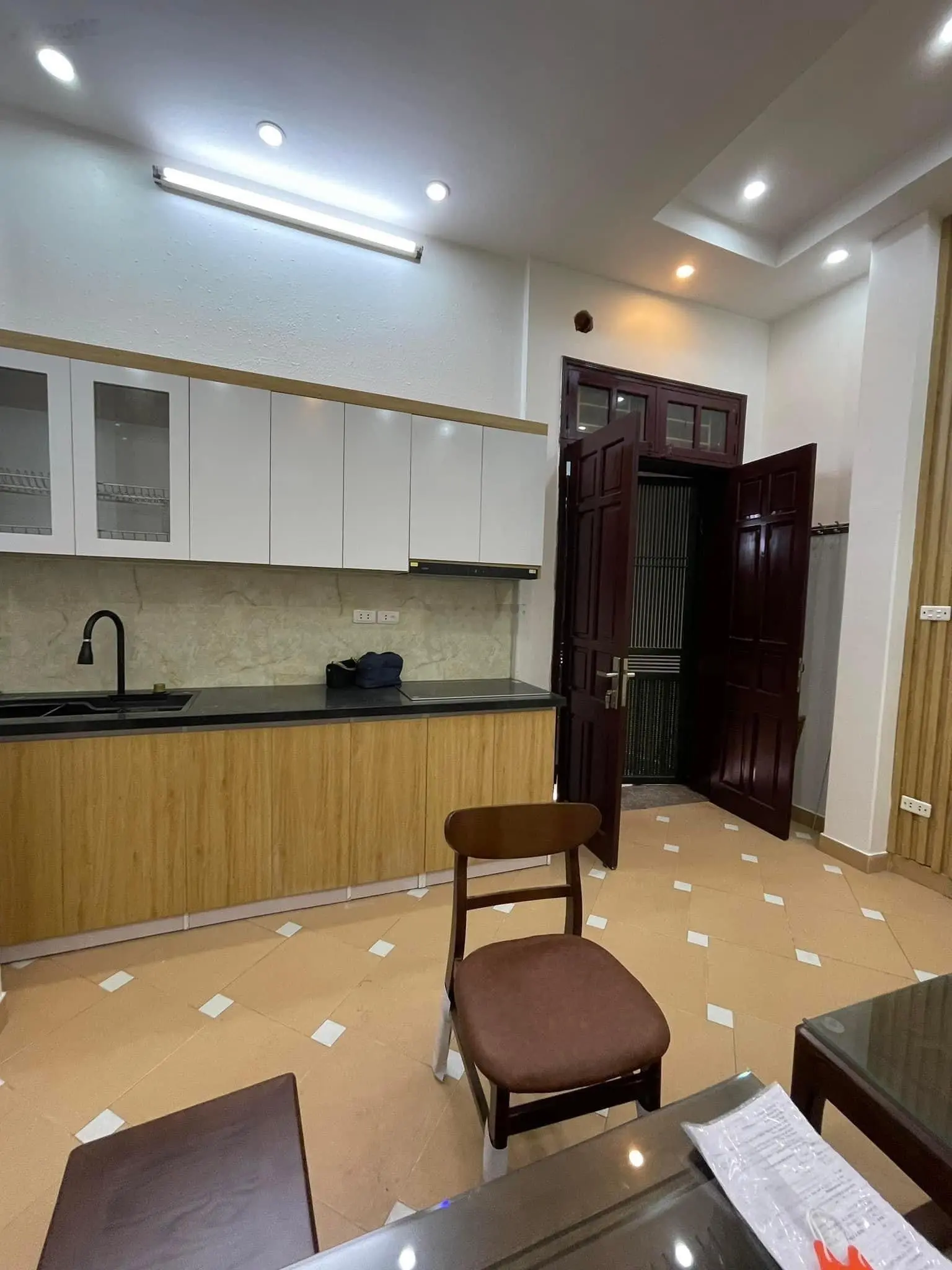 LÕI ĐỐNG ĐA - 3 BƯỚC RA MẶT PHỐ - TRƯỚC NHÀ SÂN ĐỂ XE RỘNG - NHÀ MỚI ĐẸP FULL NỘI THẤT
