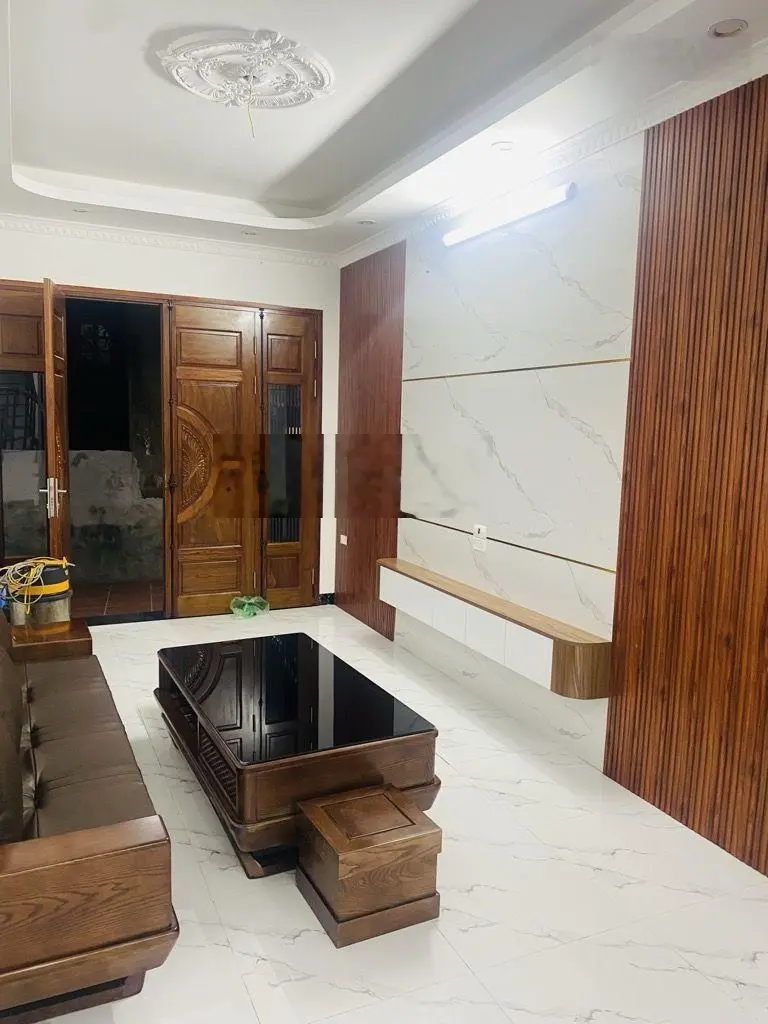 Bán gấp nhà mới Phố Trạm 46m2 full nội thất, đủ 5 ngủ gần Ô Tô Tránh chỉ hơn 6 tỷ