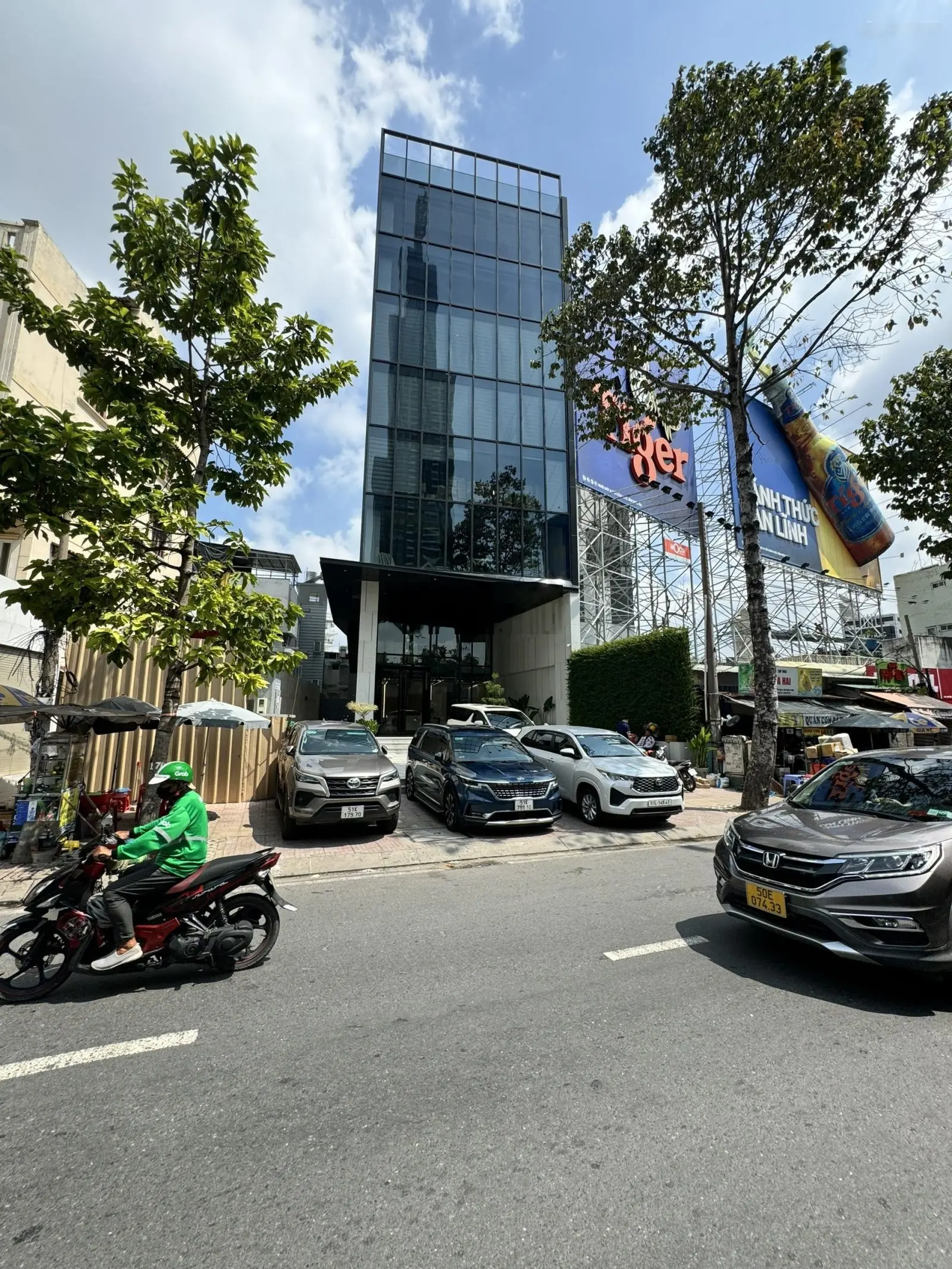 Bán Tòa Nhà đường Phan Đăng Lưu P.1 Phú Nhuận DT: 8.5x25 Hầm 10 Tầng HĐT 15.000$/tháng Giá: 70 tỷ