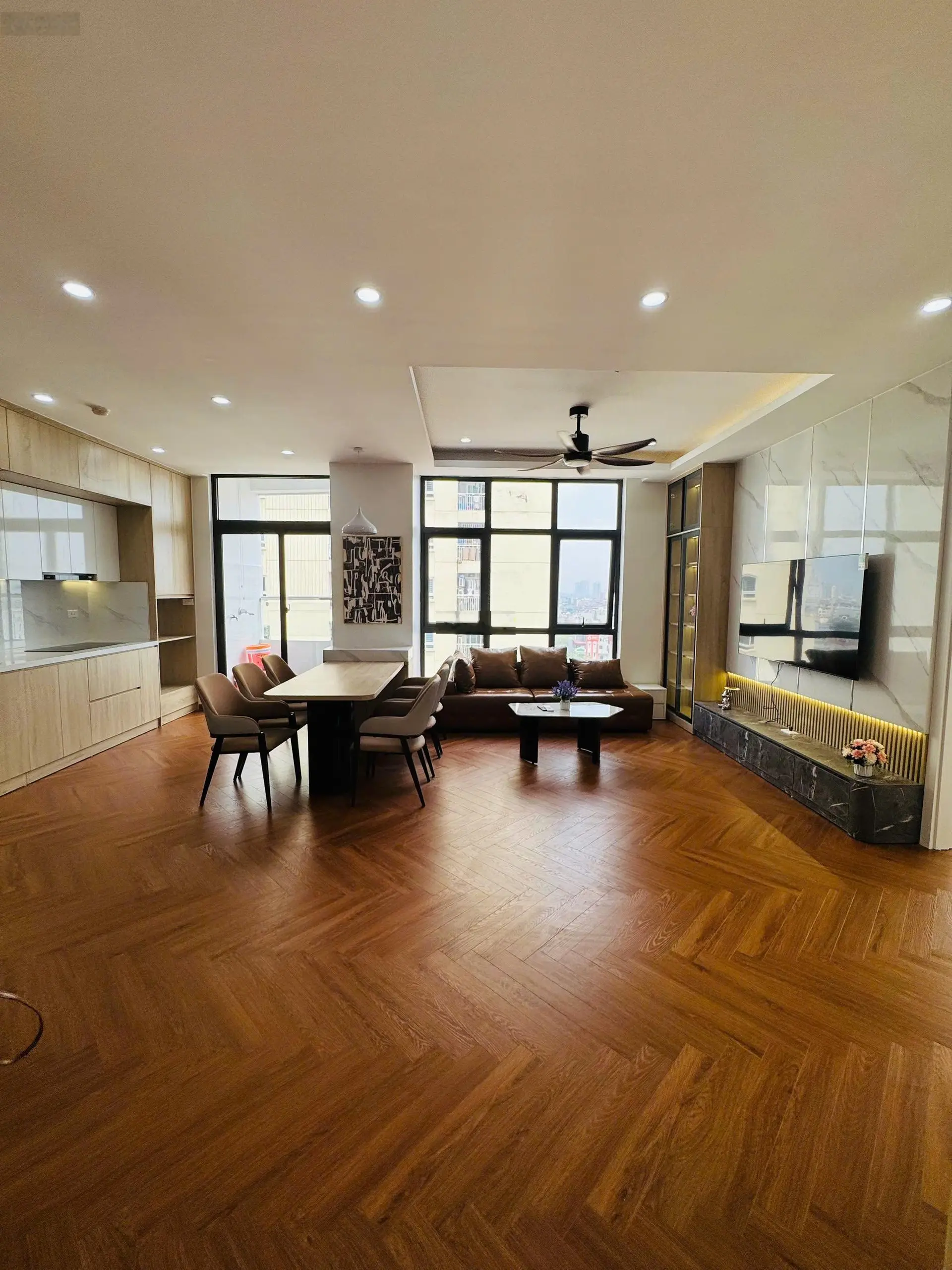 Em cần bán 3 ngủ tòa Licogi Đại Từ - Hoàng Mai. Diện tích 110 m2 thiết kế 3 ngủ 2 vệ sinh.DT:110m2