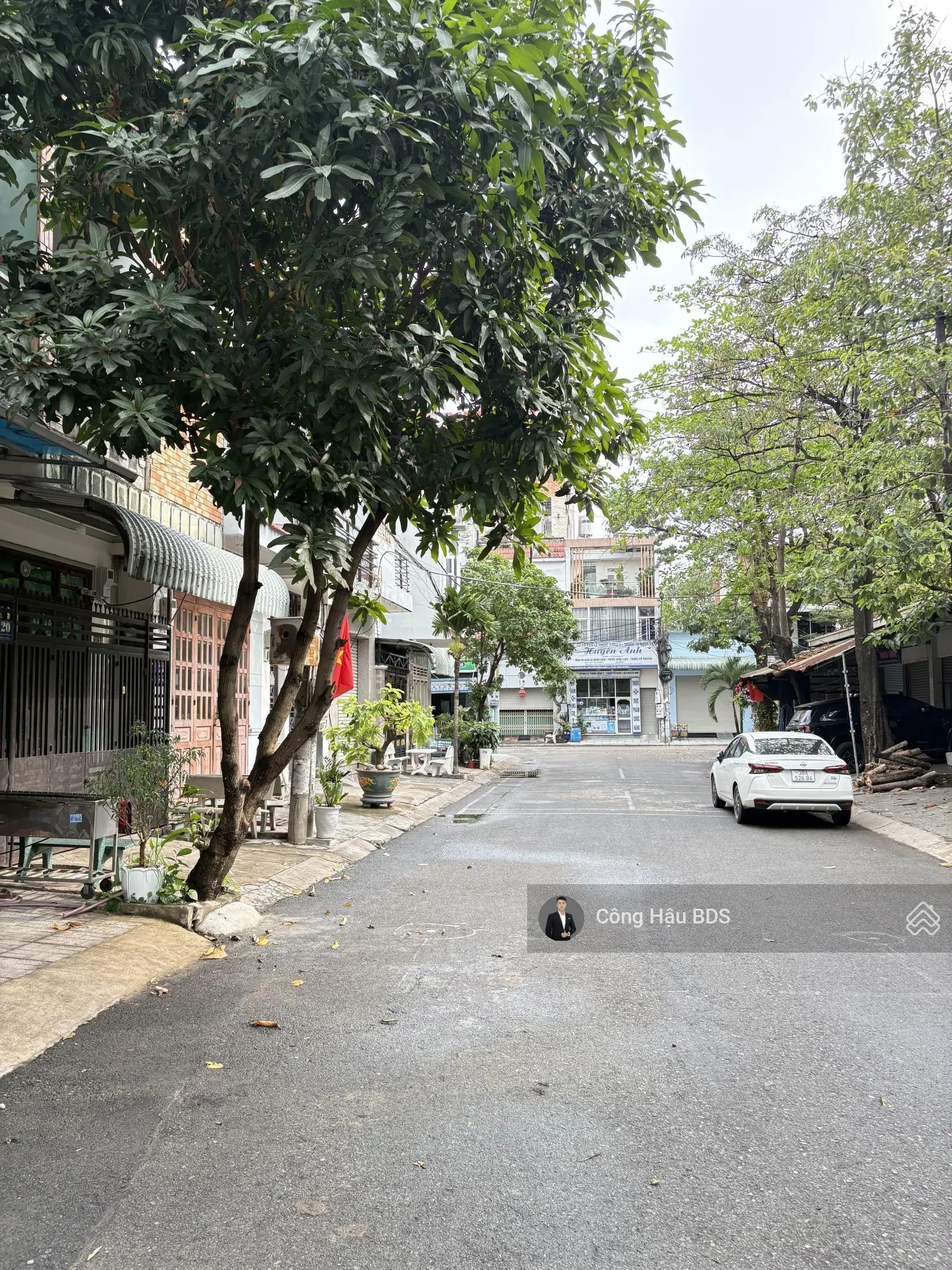 Bán Nhà SHR Trệt Lầu Gần Vincom Dĩ An. DT: 64M2. Gồm 3 PN- 2WC. Đường 8M. Vỉa hè. Cây Xanh.
