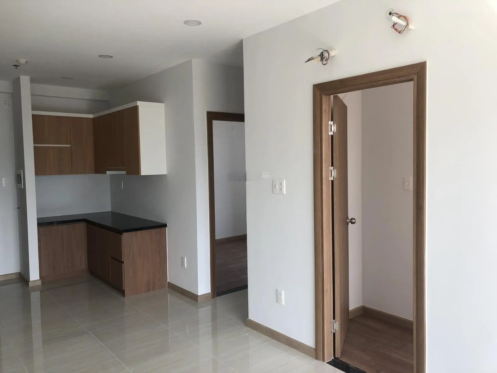 Kẹt vốn bán gấp Bcons Green View 2PN - 1WC view ngoài, trả trước 320 tr nhận nhà 1,6 tỷ