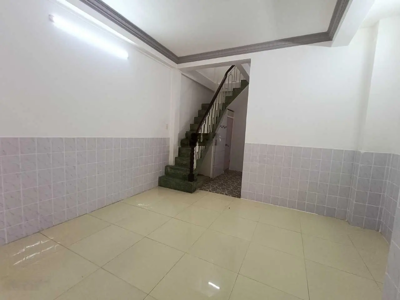 Cần bán gấp căn nhà Trần Quý , P4, Q11. Dt92,7m2, 4PN, 3WC, Giá 7.550tỷ. Sổ đỏ trao ngay