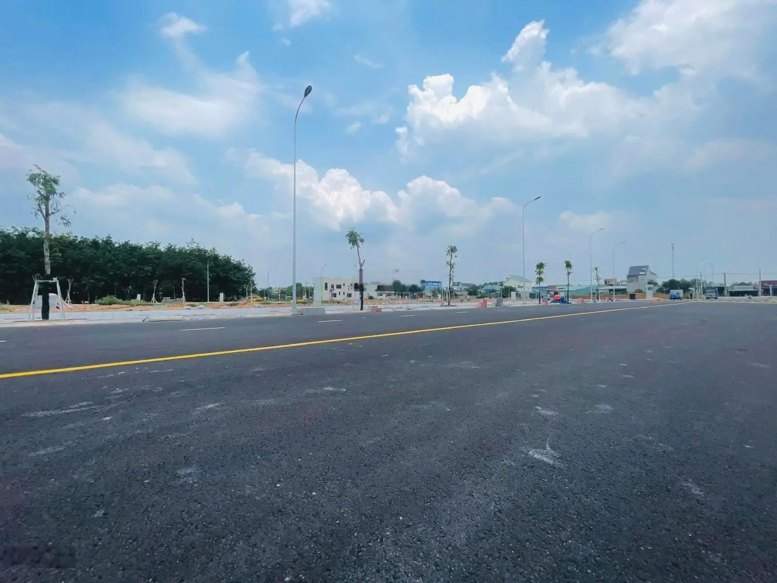 Nhà phố Lan Anh Avenue Tân Uyên khu compound khép kín, mặt tiền kinh doanh, pháp lý sổ hồng