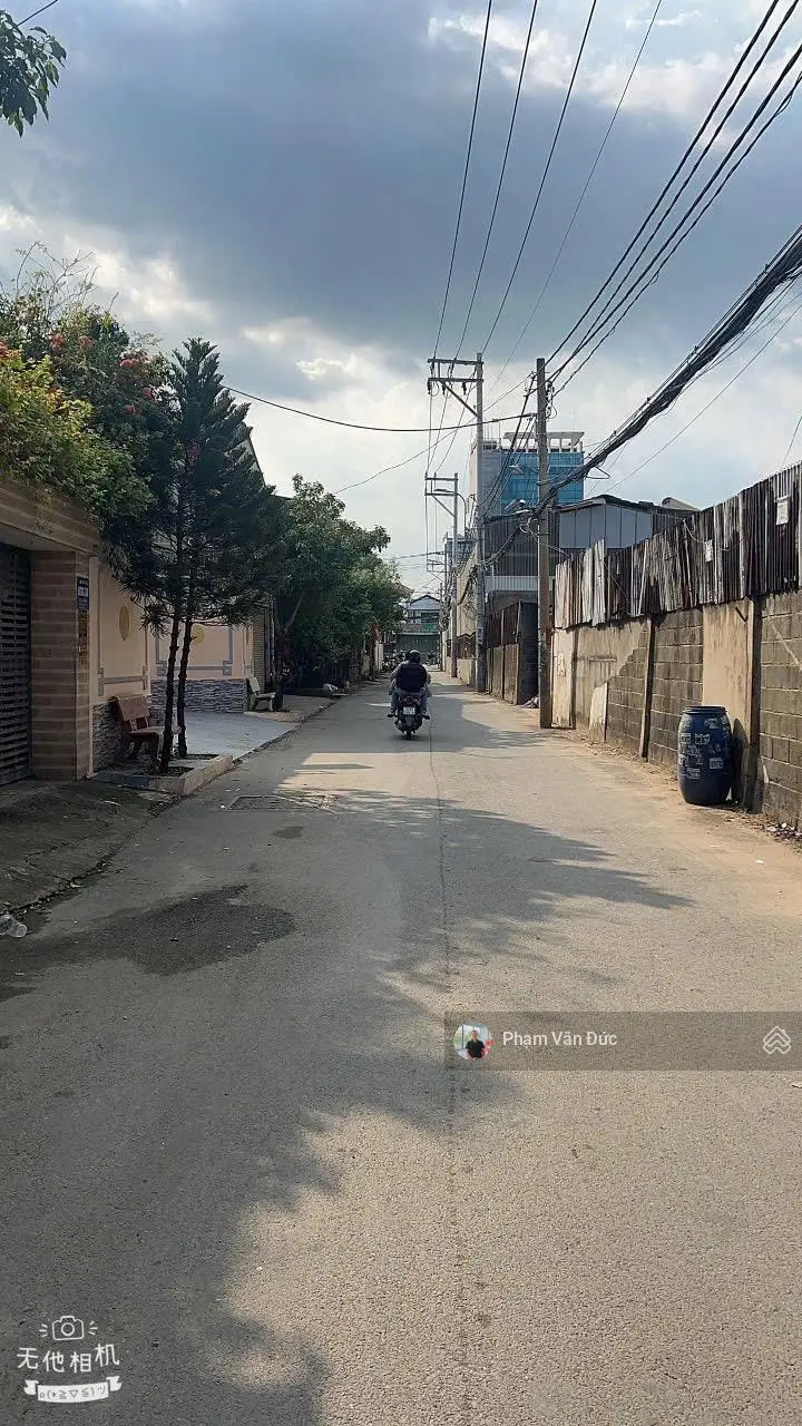 Nhà 2 Lầu Hiệp Bình Chánh . 1 Phút Ra Gigamail . Phạm Văn Đồng . 75 M giá 6.2 tỉ