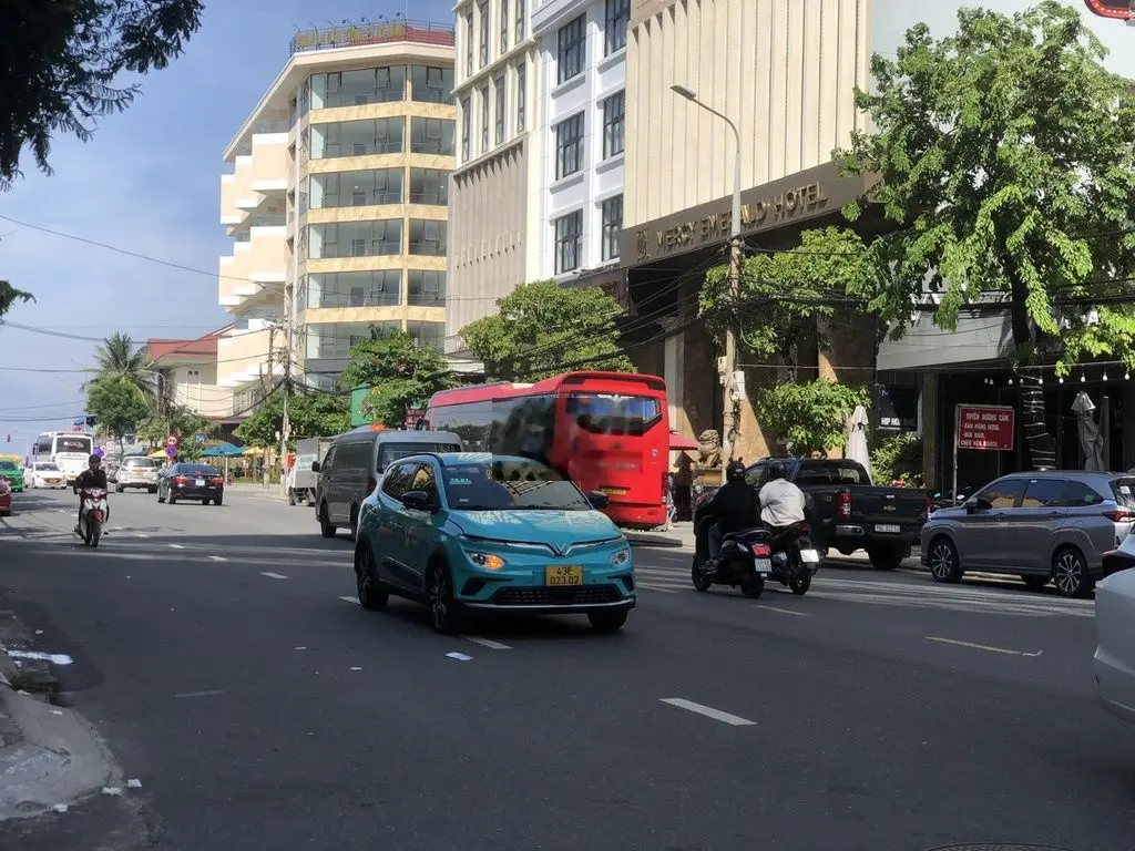 không có lô thứ 2--mặt tiền Thạch Lam hướng đông bắc