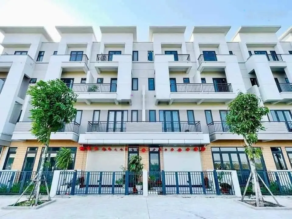 Chính chủ bán gấp shophouse 4 tầng 75m2 đối diện chung cư