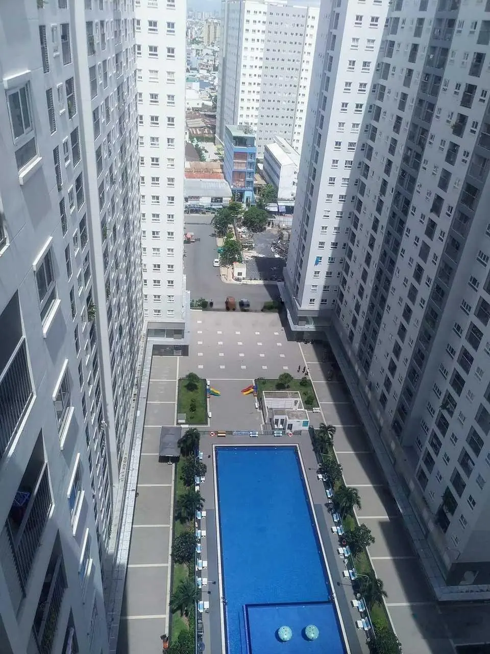 Bán căn hộ DT 65 m2 - 2 tỷ, sổ hồng sẵn