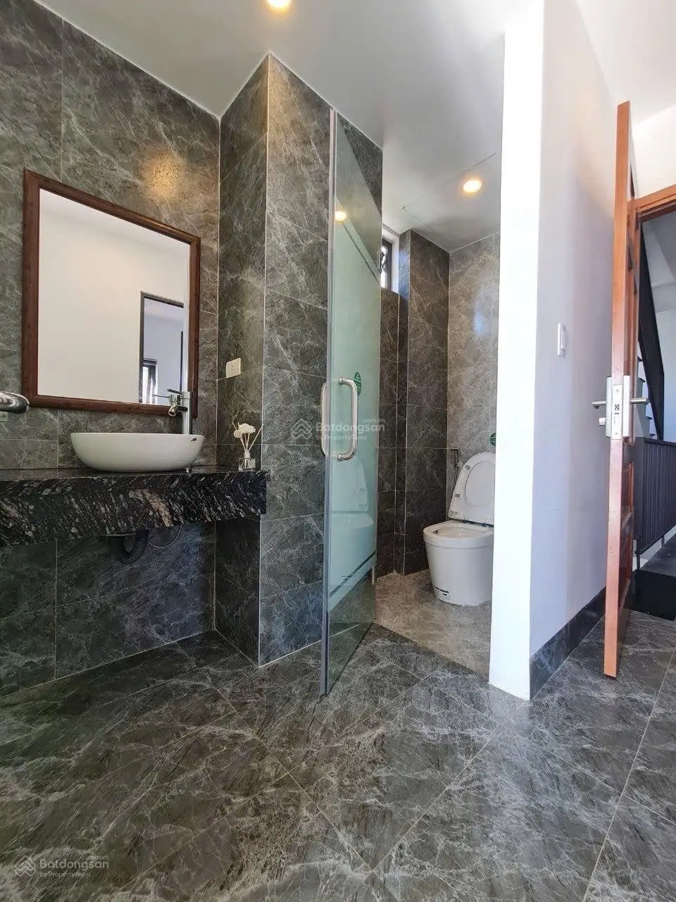 Chỉ 23ty bán toà căn hộ 9 tầng view cầu rồng - ngay sát chợ đêm-doanh thu khủng hơn 100tr/tháng