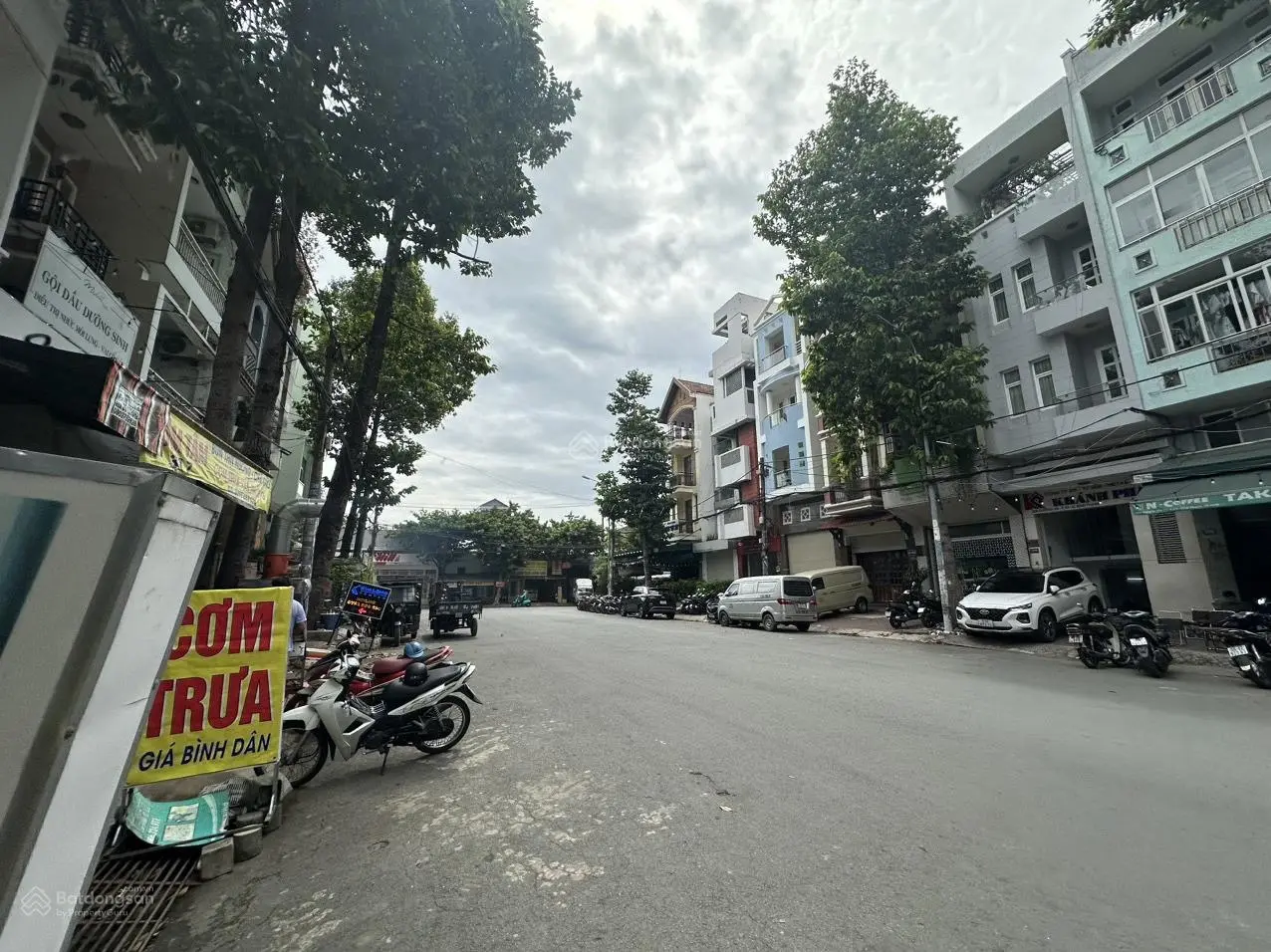 Bán nhà phố mặt tiền kinh doanh Nguyễn Gia Trí (D2), (4x20m) vuông vức, 4T 8PN. Cho thuê 39tr/tháng