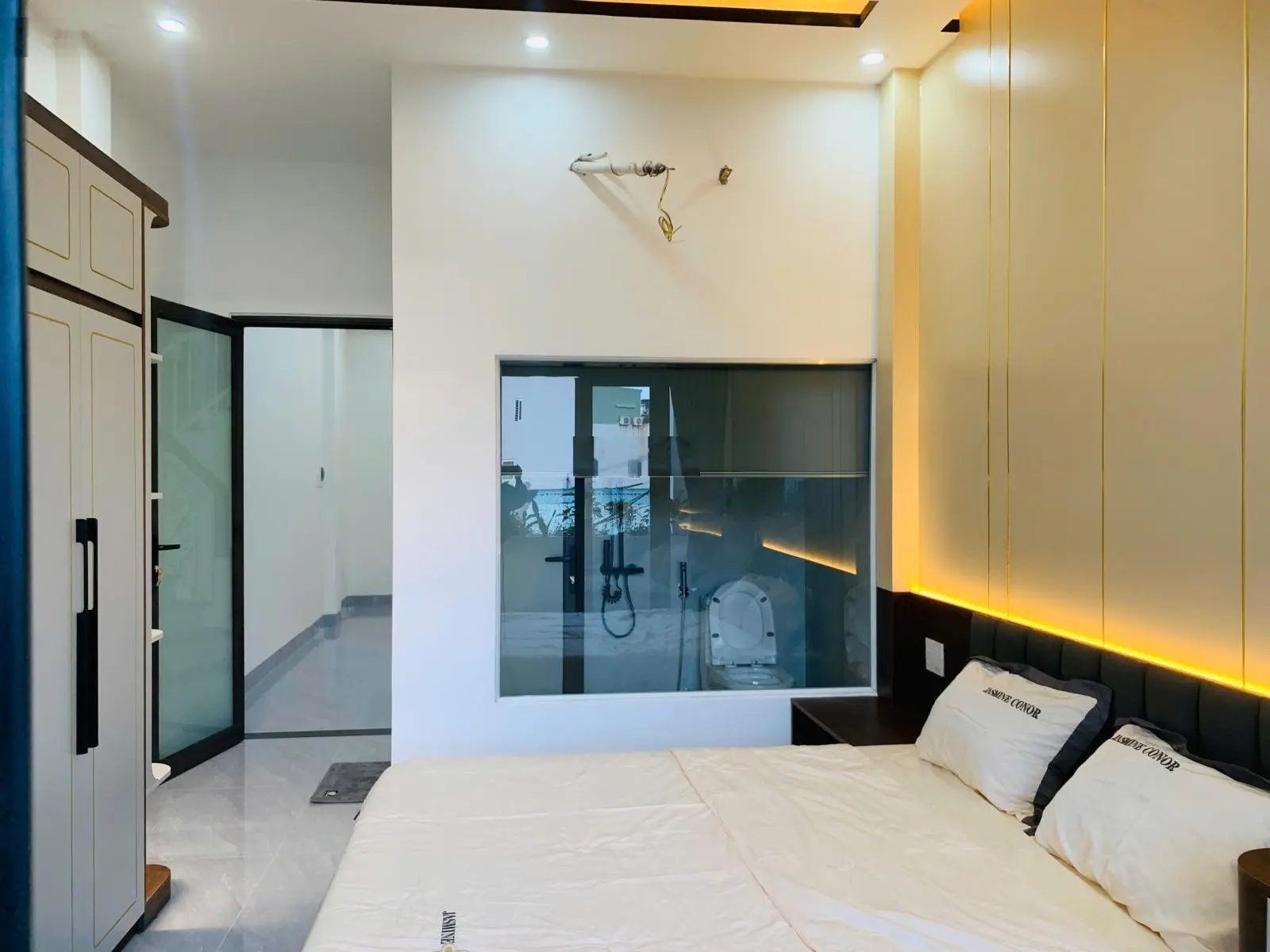 Nhà mới 3 tầng đối diện chợ Hòa Khánh, gần ĐH Bách Khoa. Full nội thất xịn xò, giá tốt