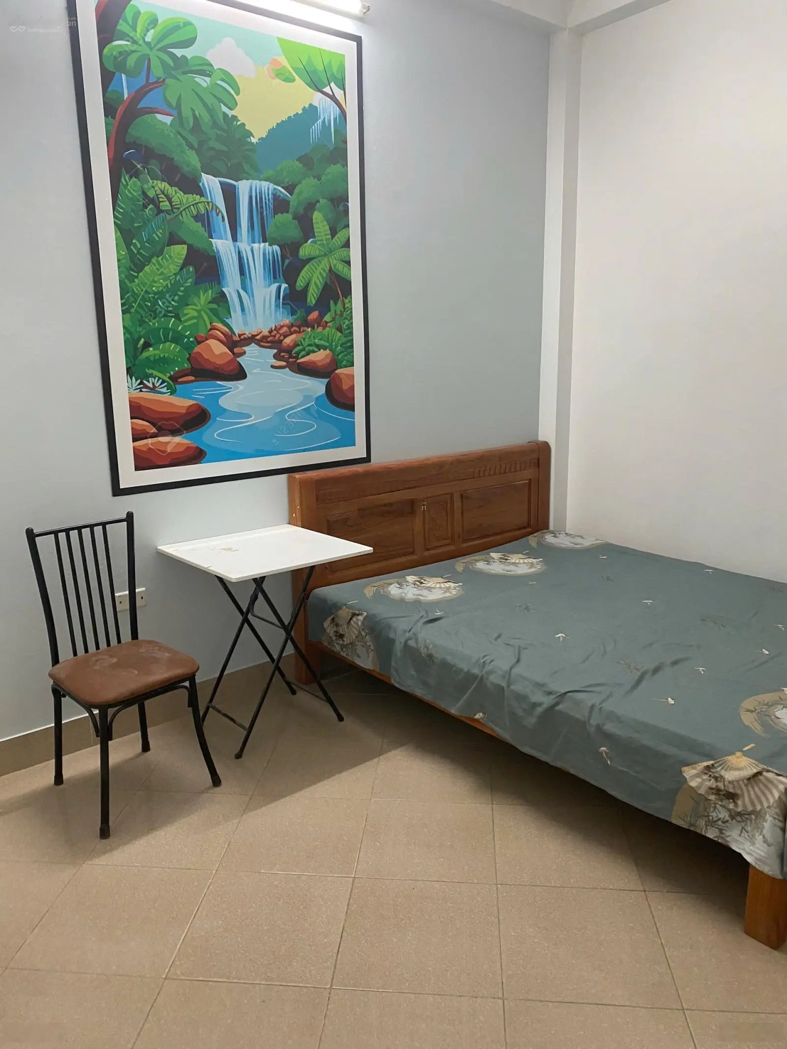 Bán gấp nhà riêng phố Dịch Vọng Hậu, 10 tỷ, 36m2, giá cực rẻ, gần phố, ôtô cạnh nhà