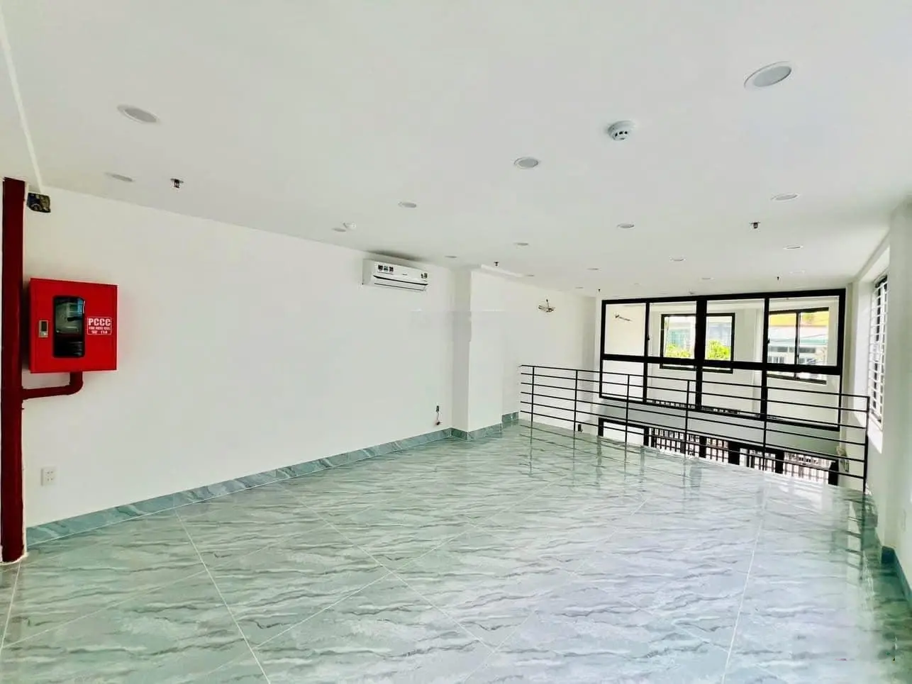 Nhà 2 mặt tiền hẻm xe hơi có hầm 20p(có thể KD CHDV) 5x27m Dương Quảng Hàm P5 ngay DH Văn Lang