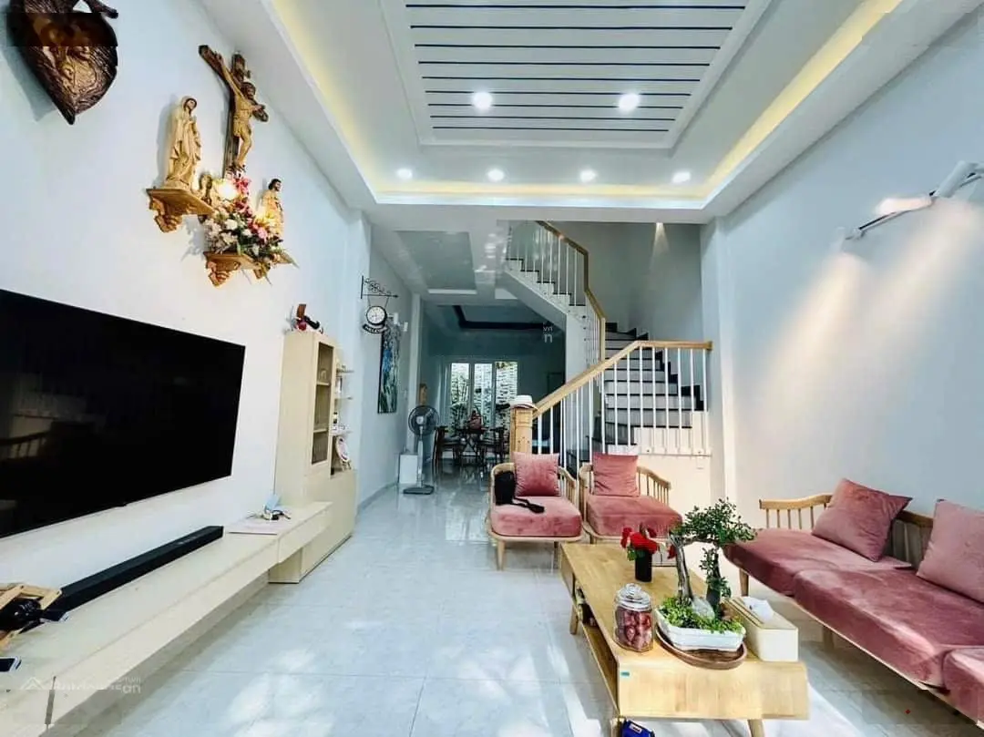 Cần bán nhà đẹp 3 tầng, đường 13m TĐC Đất Lành, giá rẻ