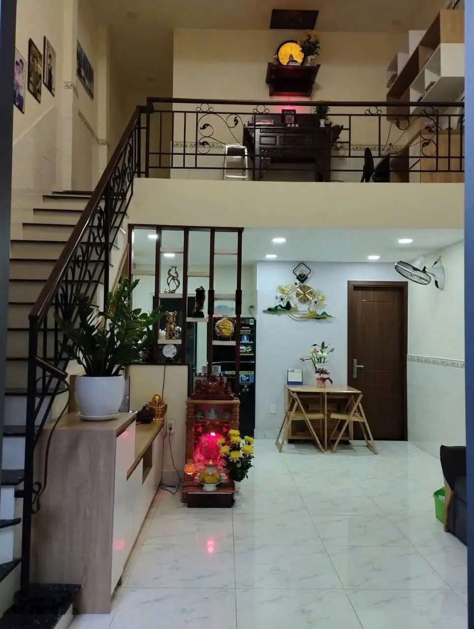 Bán nhà gác lửng (DT: 54m2) sổ riêng thổ cư 100% ngay UBND P. Tân Vạn. Giá chỉ 1,550 tỷ