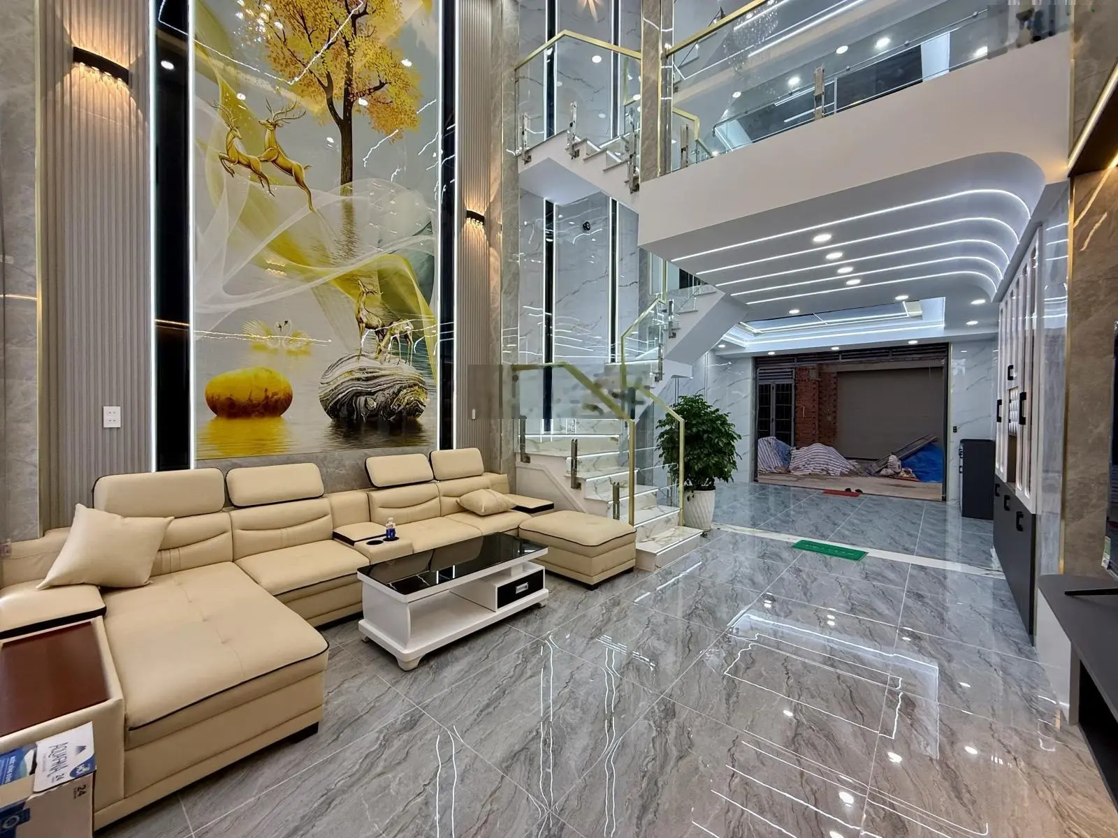 Nhà đường thông Nguyễn Ảnh Thủ, Ngay ngã 3 Đông Quang, DT:4,5x14M, Lửng, 3 Lầu, 4PN, 5VS,Gara ô tô,
