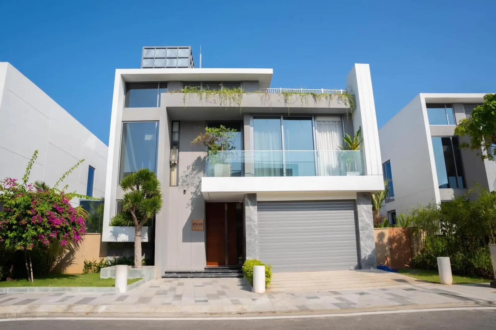 Cắt lỗ sâu biệt thự biển, 360m2, giá 13,8 tỷ giao thô, LH 0844 007 ***