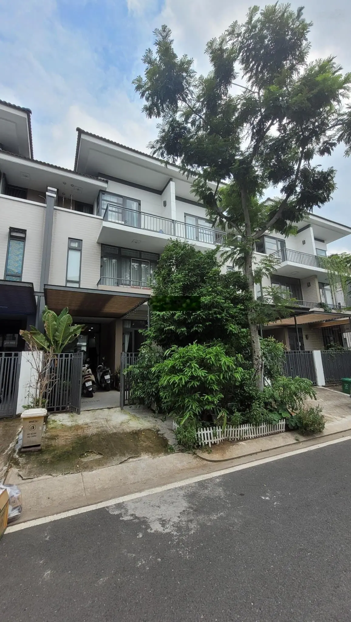 Bán biệt thự dự án LaviLa Nhà Bè giáp sông full nội thất giá 11,7 tỷ