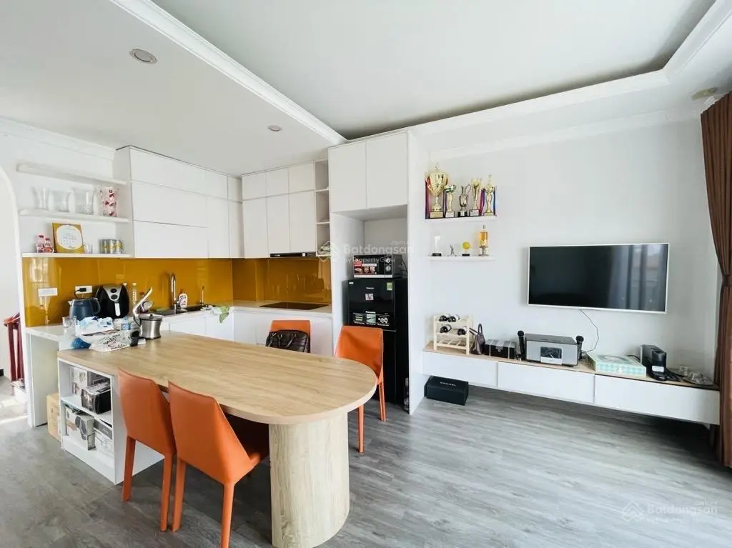 Nhà đẹp khu trung tâm Cổ Linh, mặt ngõ xe tải, xe 7 chỗ thông, ô tô vào nhà - 60m2 - 6,7 tỷ