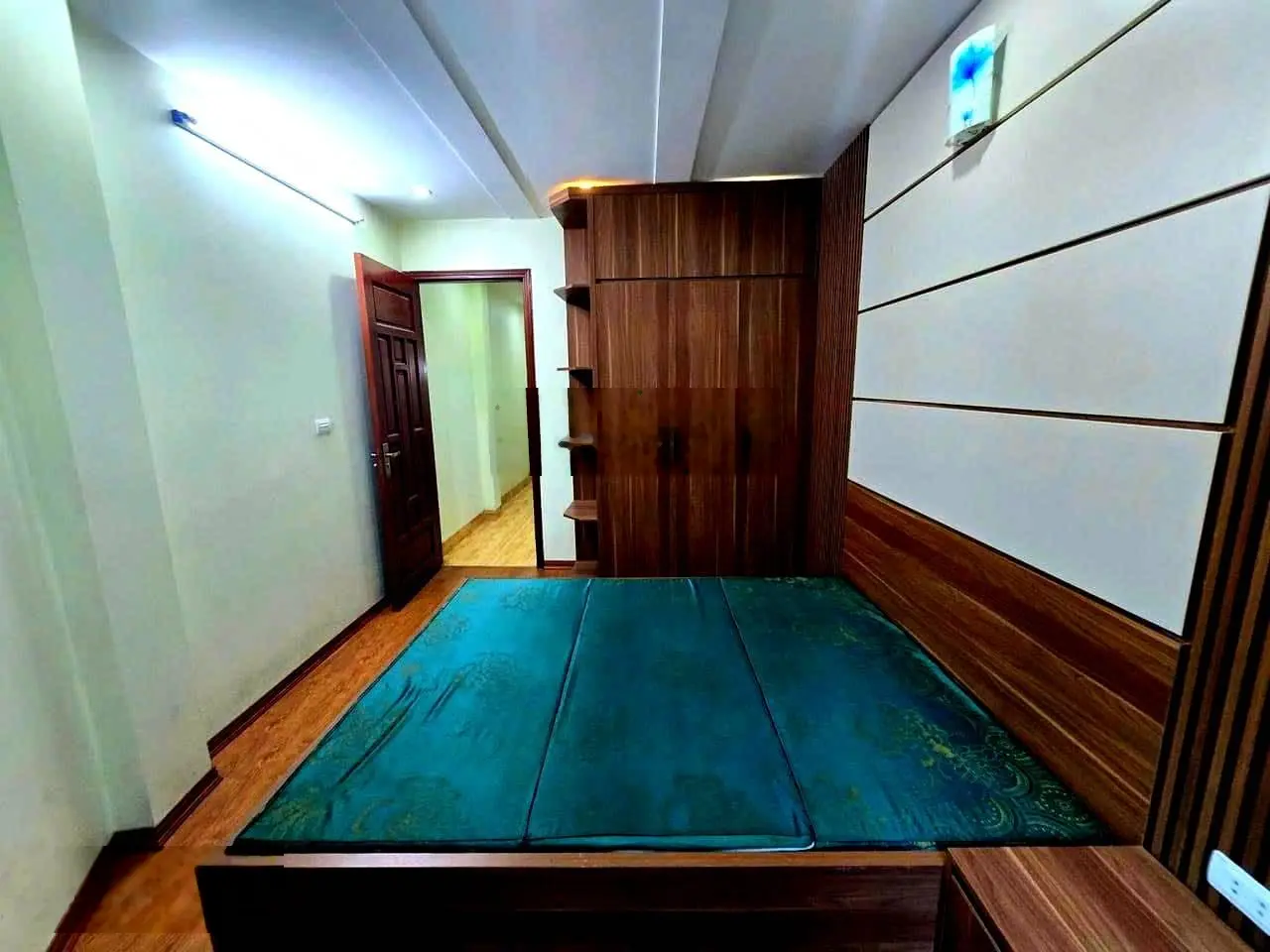 Siêu hiếm! Nhà phố Khúc Thừa Dụ - Cầu Giấy - 5 tầng - nhỉnh 7 tỷ ô tô đỗ cửa - nhà đẹp ở luôn