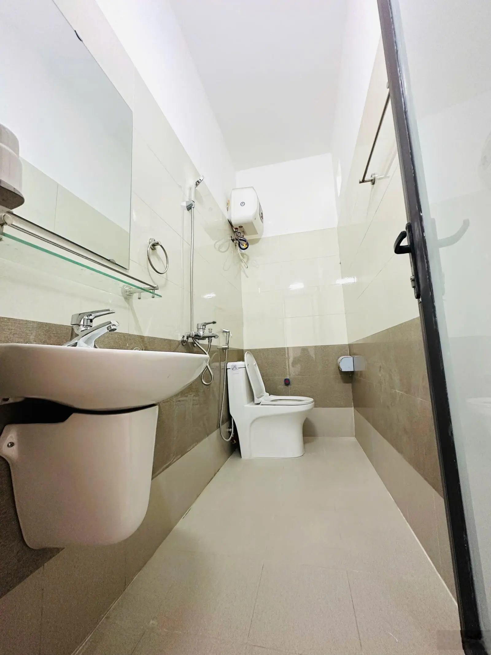Bán nhà 4 tầng đường Đồng Hoà - Kiến An sau nhà mặt đường ô tô đỗ ngày đêm