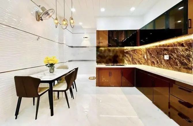 Bán gấp nhà Bàu Cát, Tân Bình, DT 45m2 - 3 phòng ngủ. Gần chợ Bà Hoa. Tặng nội thất