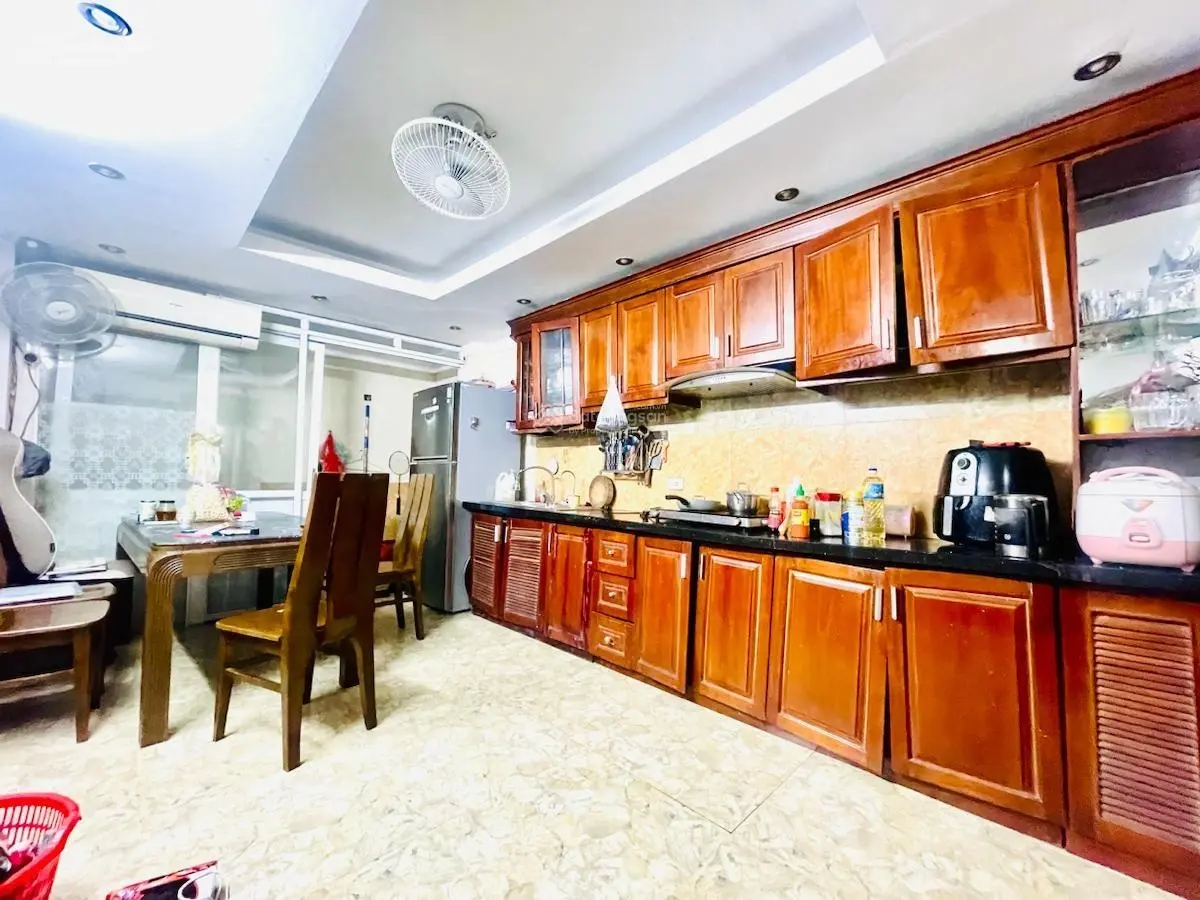 Bán nhà phố Tân Mai - quận Hoàng Mai - ngõ thông - oto 7 chỗ vào nhà. Mặt tiền 3,5m