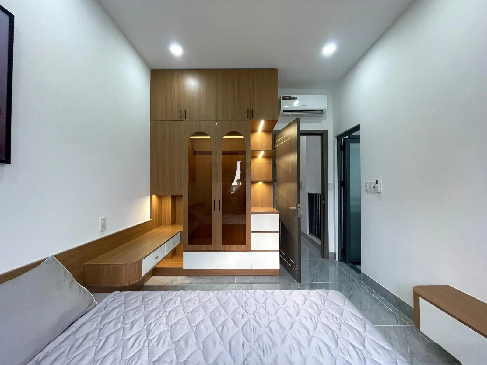 Hot: nhà mới 4 tầng full nội thất cao cấp, ô tô ngủ trong nhà ngay đường linh đông - gần vành đai 2
