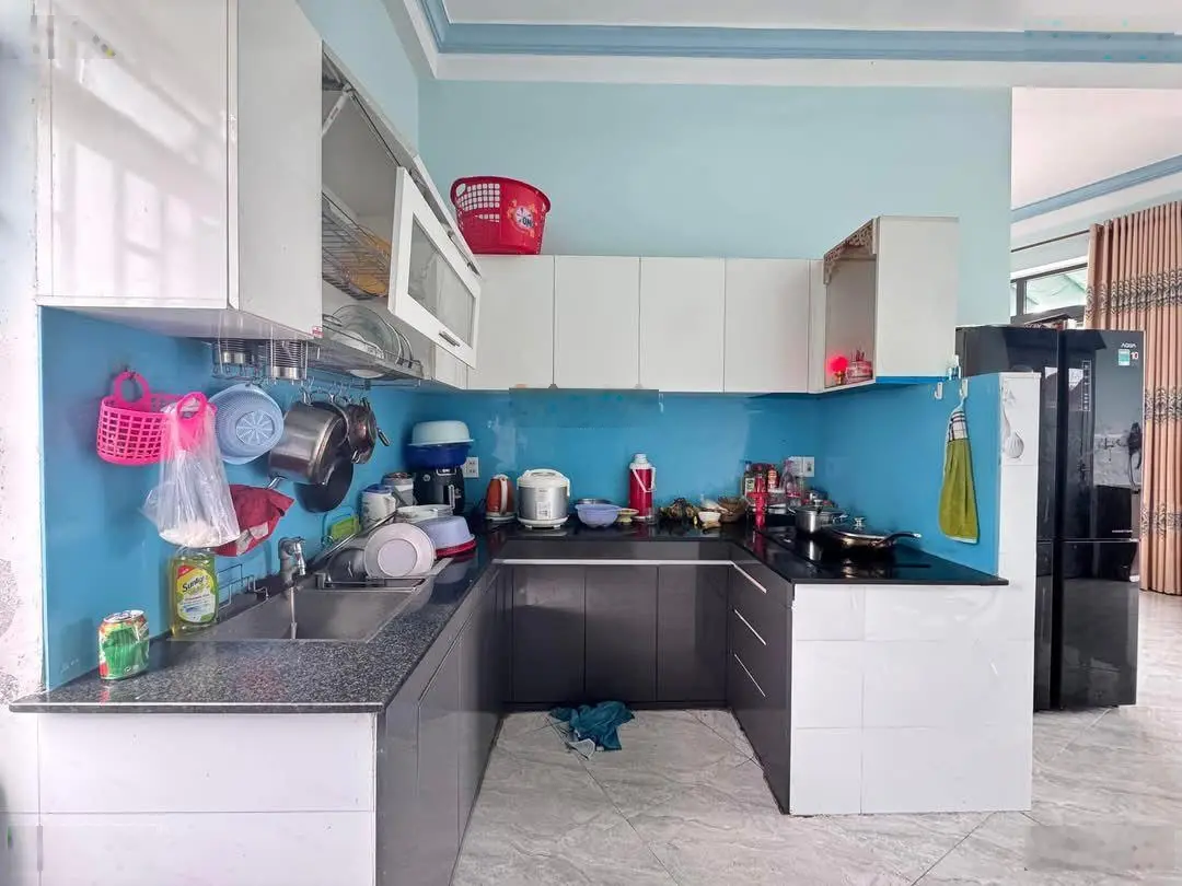 Nhà 2 TẦNG mặt tiền TRƯỜNG CHINH dtsd 120m2,Full NỘI THẤT, 3 Phòng ngủ