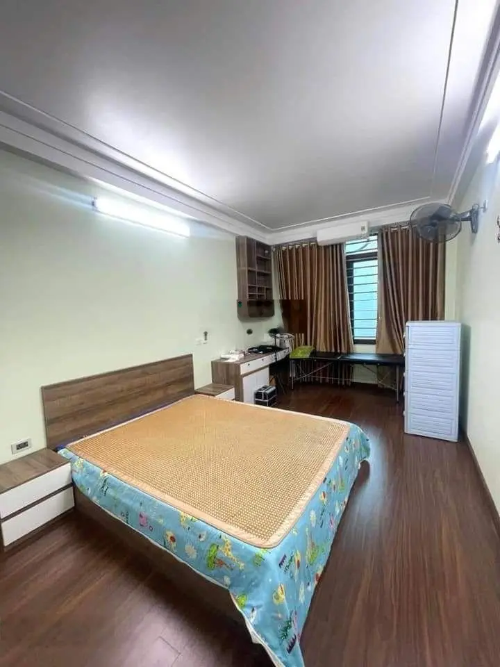 Hoa bằng - cầu giấy 8.9 tỷ , diện tích 32m2 - ngõ rộng ,3 bước ra chợ, oto đứng trước cửa.