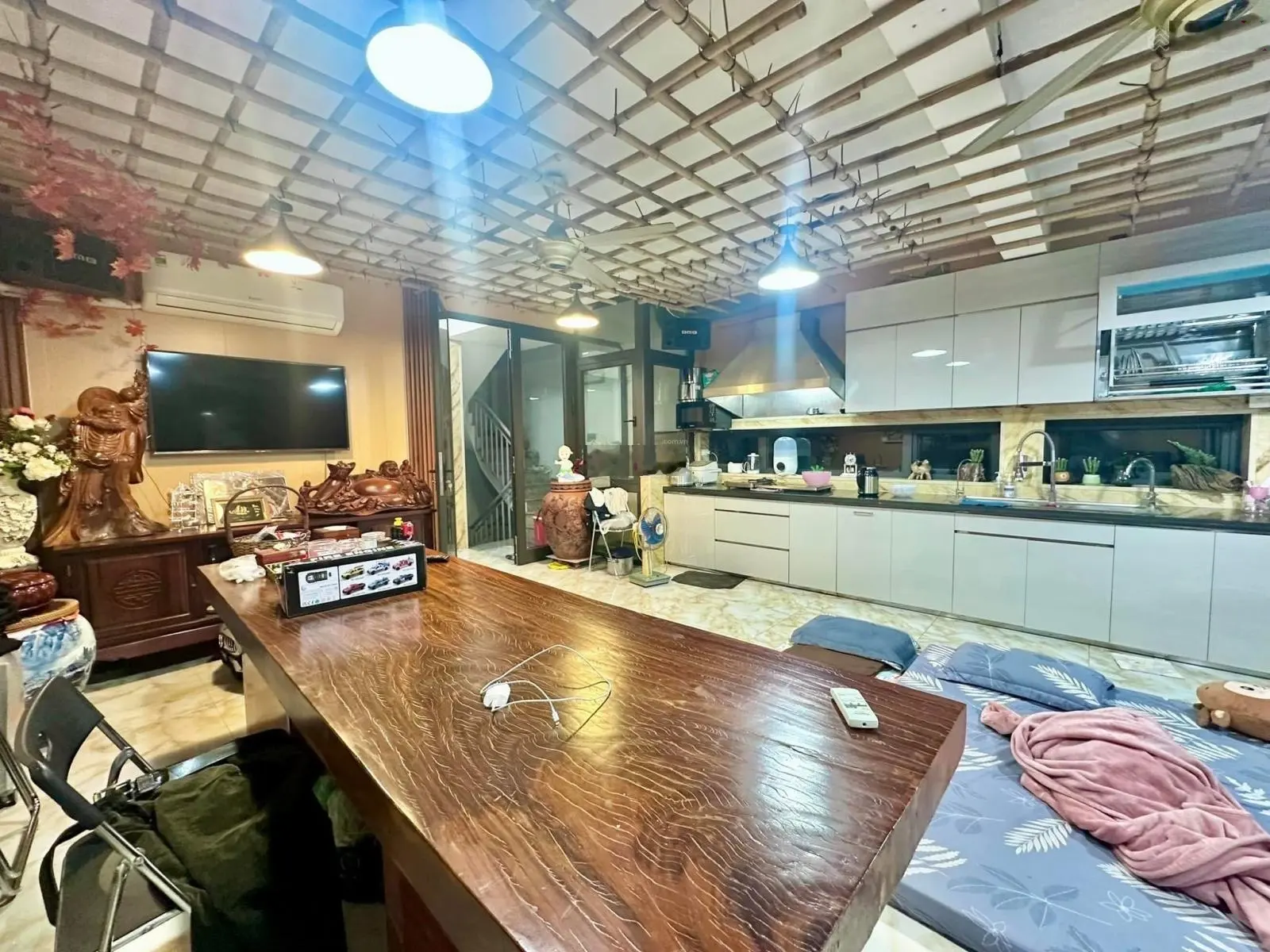 Mặt hồ linh quang - 7 tầng thang máy - view vườn hoa+ hồ- 2 vỉa hè-mặt tiền khủng. giá chỉ 23 tỷ.