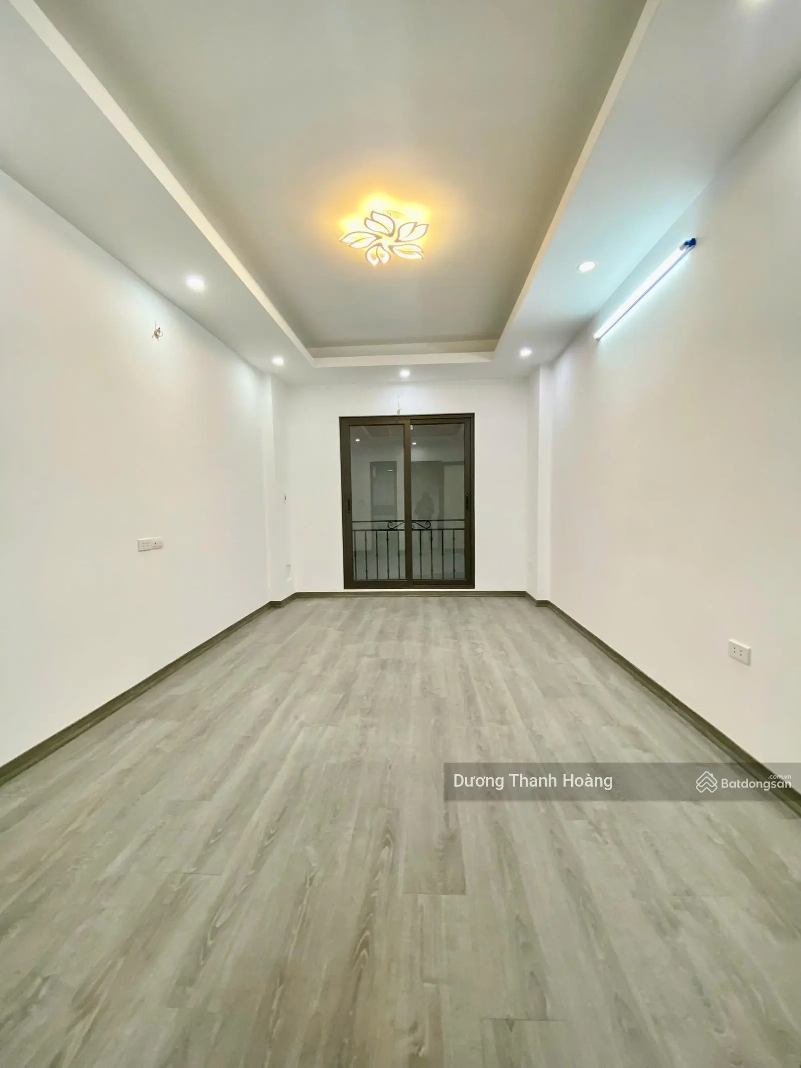 Cần bán nhà mới Thạch Bàn xây mới 30m2 x 5 tầng, giá chỉ hơn 4 tỷ chút