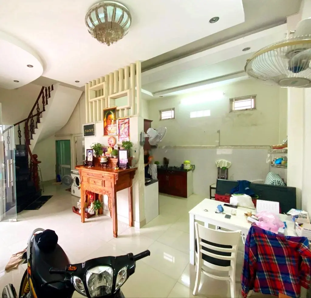 Căn góc 2 mặt tiền Hoàng Diệu 2, 3 tầng, vào ở ngay, còn thương lượng