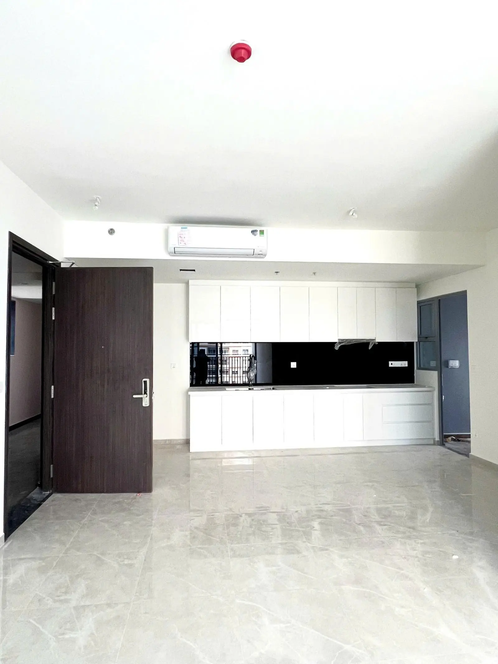 Chủ kẹt cần bán căn 3PN tầng trung view Hồ Bơi Đẹp giá gốc Chủ Đầu Tư