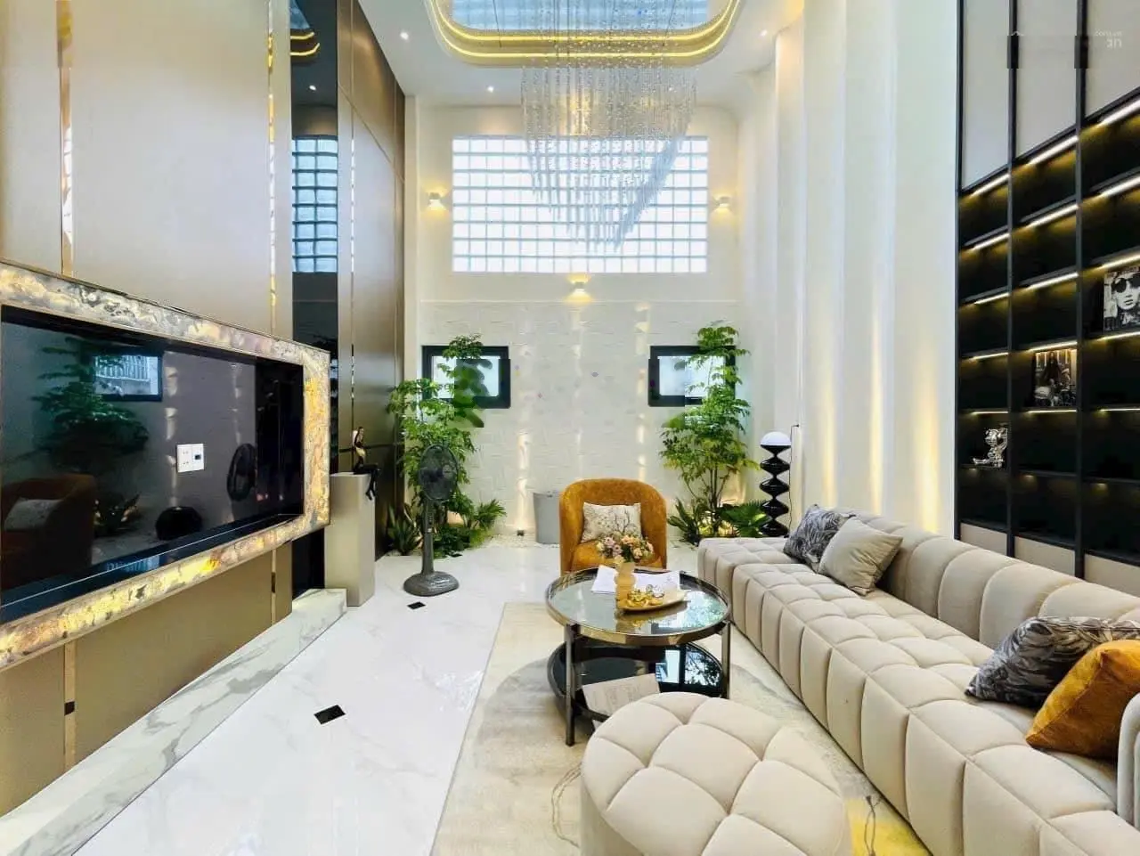Bán gấp nhà Bình Chánh 90m2 2tỉ990, 1t1l, 4PN, Đang cho thuê 10tr/1thg, SHR